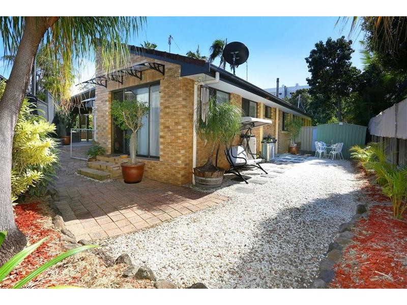 2/11 Esther Place, Surfers Paradise QLD 4217