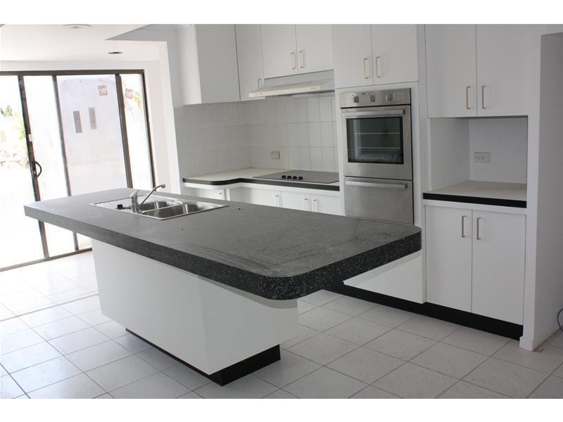 92 Commodore Drive, Paradise Waters QLD 4217