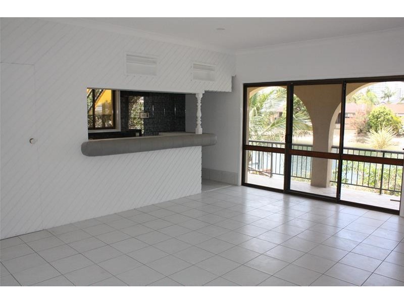 92 Commodore Drive, Paradise Waters QLD 4217