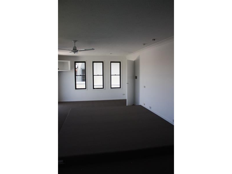 92 Commodore Drive, Paradise Waters QLD 4217