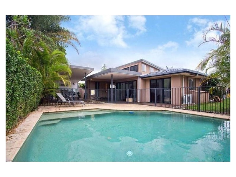 40 Brindisi Avenue, Isle Of Capri QLD 4217