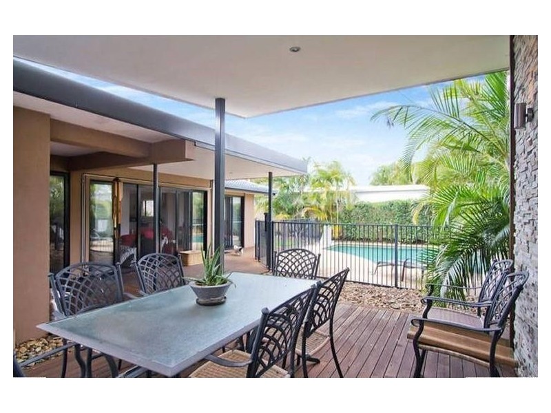 40 Brindisi Avenue, Isle Of Capri QLD 4217