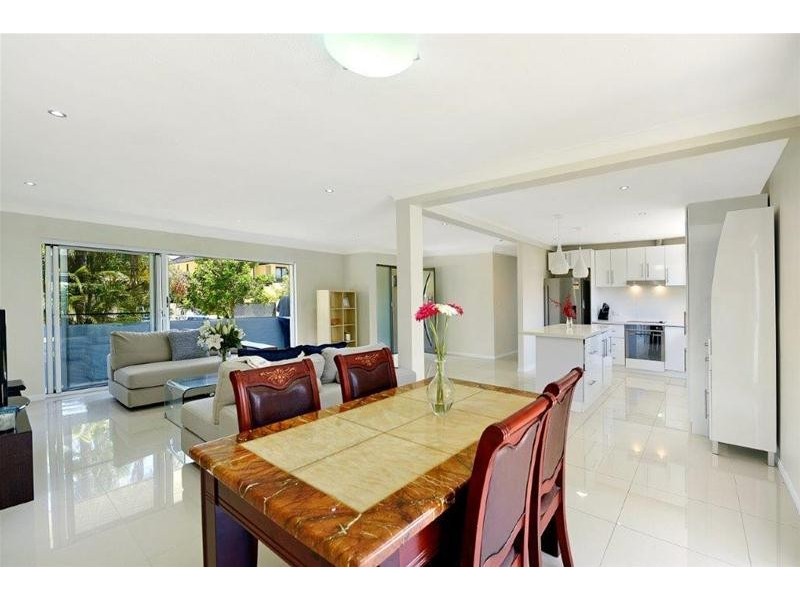 51 Salerno Street, Isle Of Capri QLD 4217