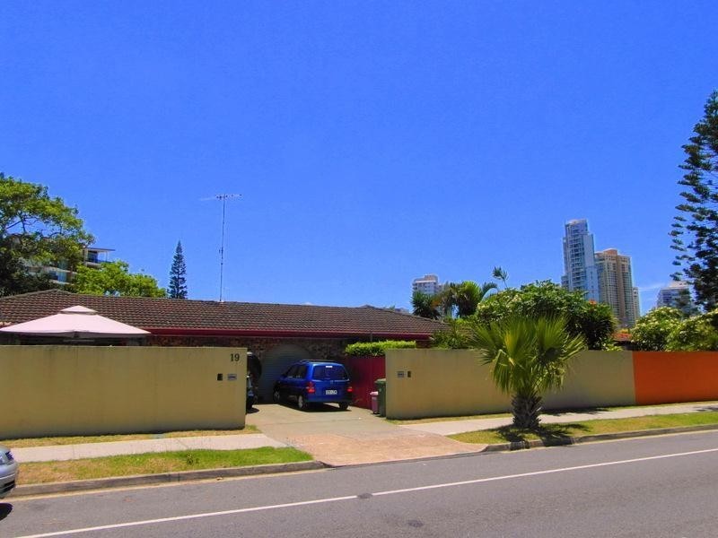 17, 19 & 21 Thomas D 38-40 Darrambal Street, Chevron Island QLD 4217