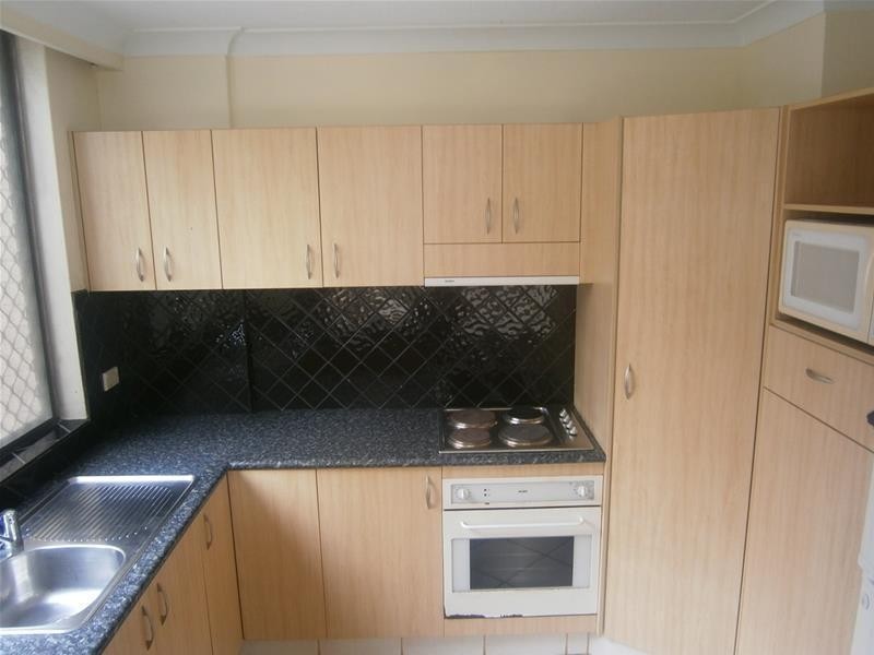 3 Oak Avenue, Surfers Paradise QLD 4217