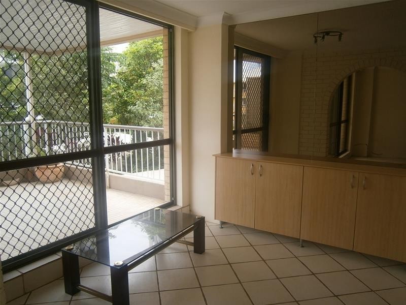 3 Oak Avenue, Surfers Paradise QLD 4217