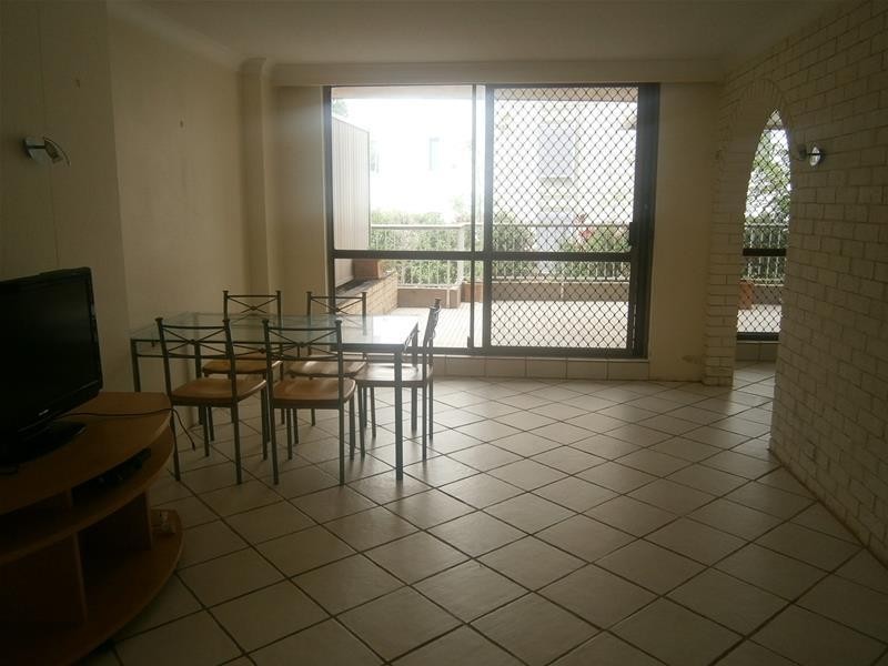 3 Oak Avenue, Surfers Paradise QLD 4217