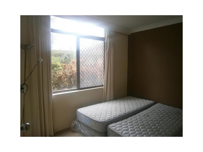 3 Oak Avenue, Surfers Paradise QLD 4217