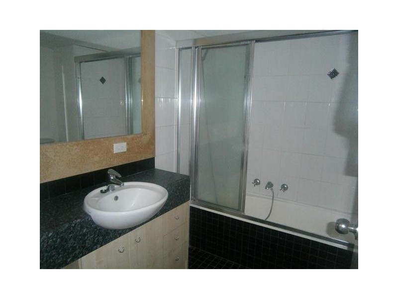 3 Oak Avenue, Surfers Paradise QLD 4217