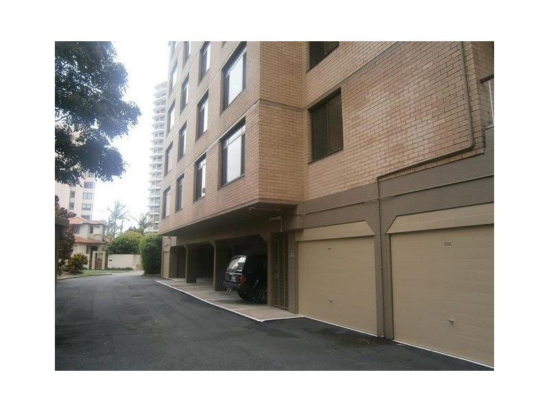 3 Oak Avenue, Surfers Paradise QLD 4217