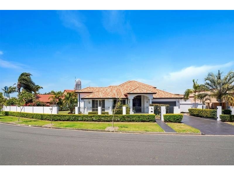 74 Commodore Drive, Paradise Waters QLD 4217