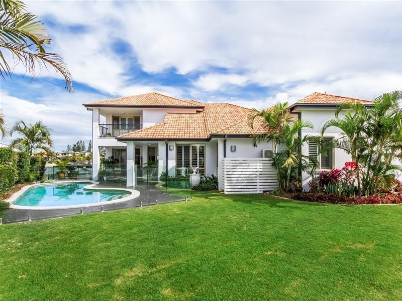 74 Commodore Drive, Paradise Waters QLD 4217