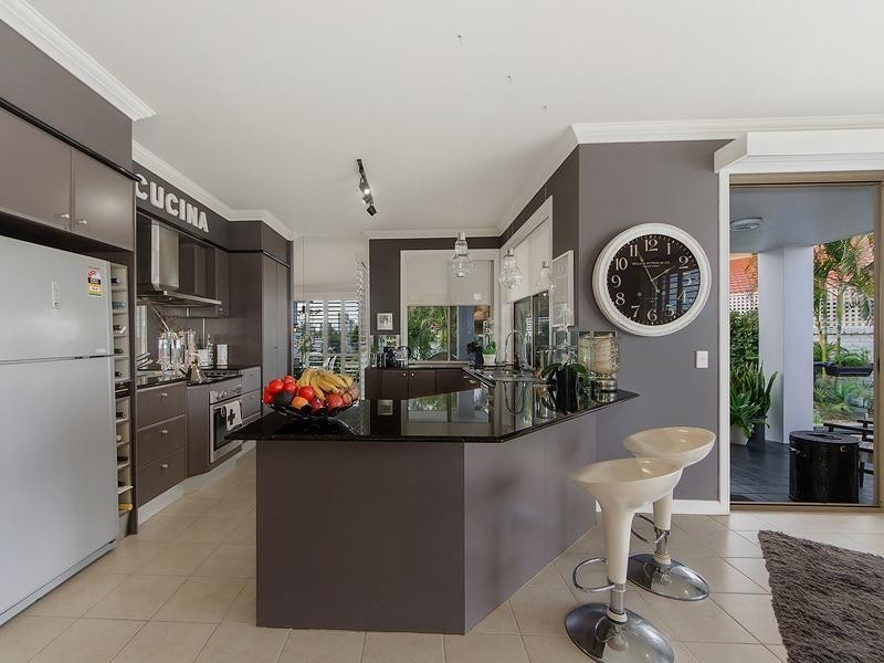 74 Commodore Drive, Paradise Waters QLD 4217