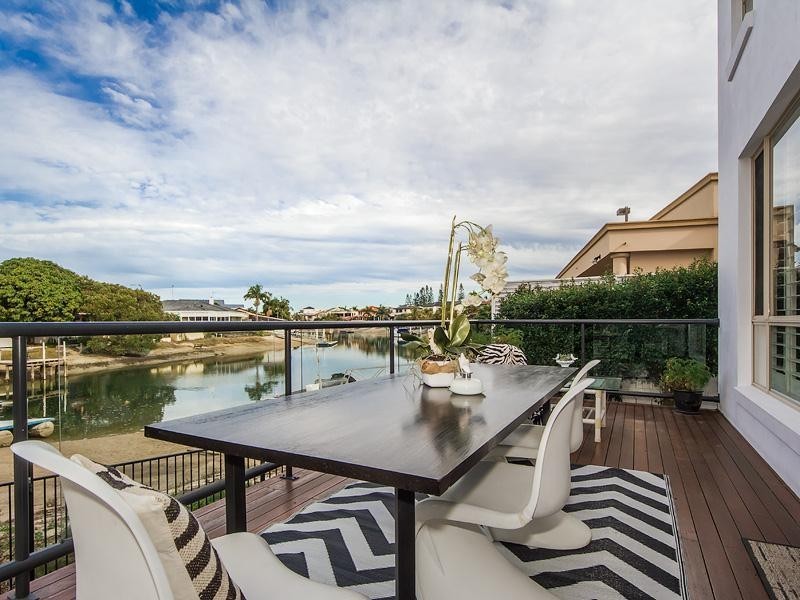 74 Commodore Drive, Paradise Waters QLD 4217