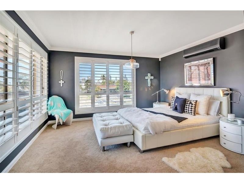 74 Commodore Drive, Paradise Waters QLD 4217