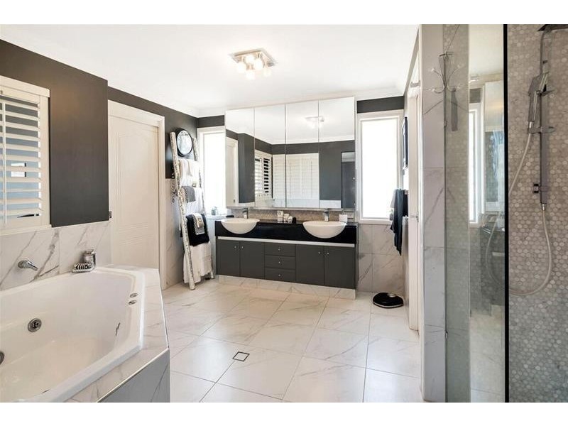 74 Commodore Drive, Paradise Waters QLD 4217