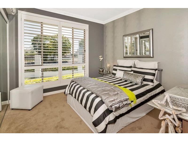 74 Commodore Drive, Paradise Waters QLD 4217