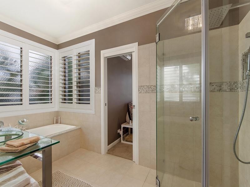 74 Commodore Drive, Paradise Waters QLD 4217