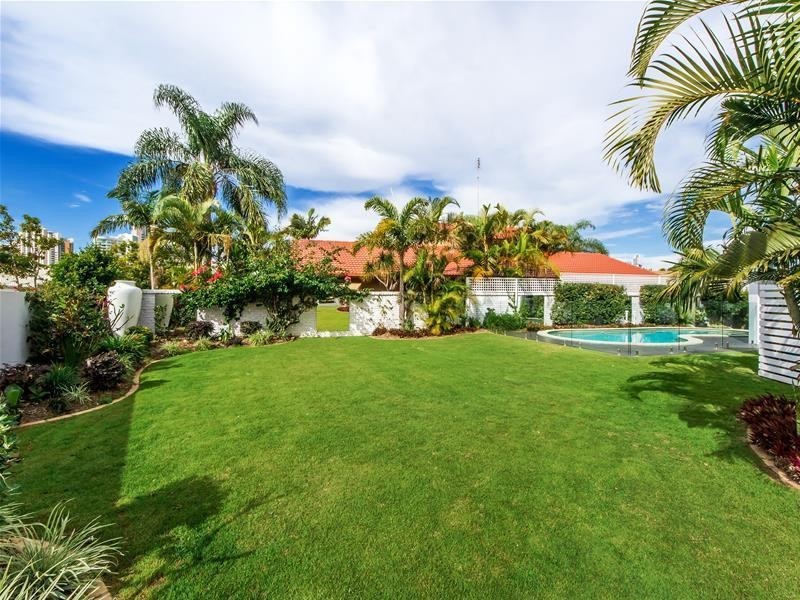 74 Commodore Drive, Paradise Waters QLD 4217