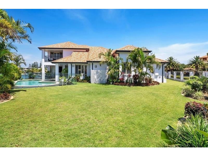 74 Commodore Drive, Paradise Waters QLD 4217