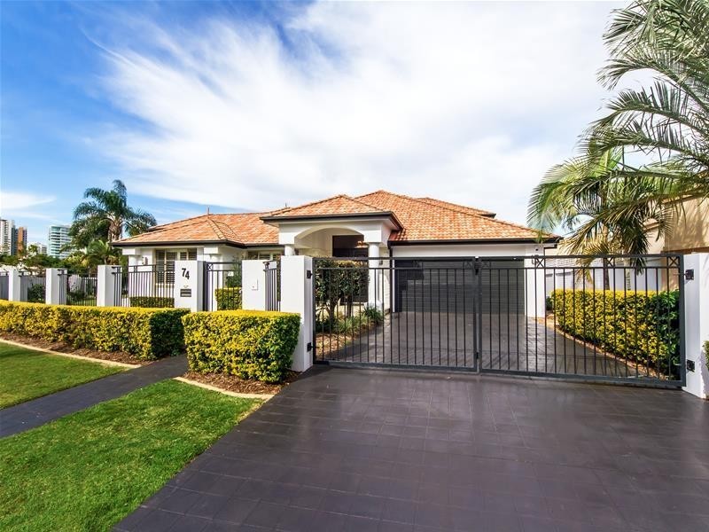 74 Commodore Drive, Paradise Waters QLD 4217