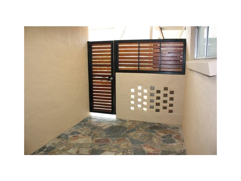 25 Oak Avenue (Budds Beach), Surfers Paradise QLD 4217