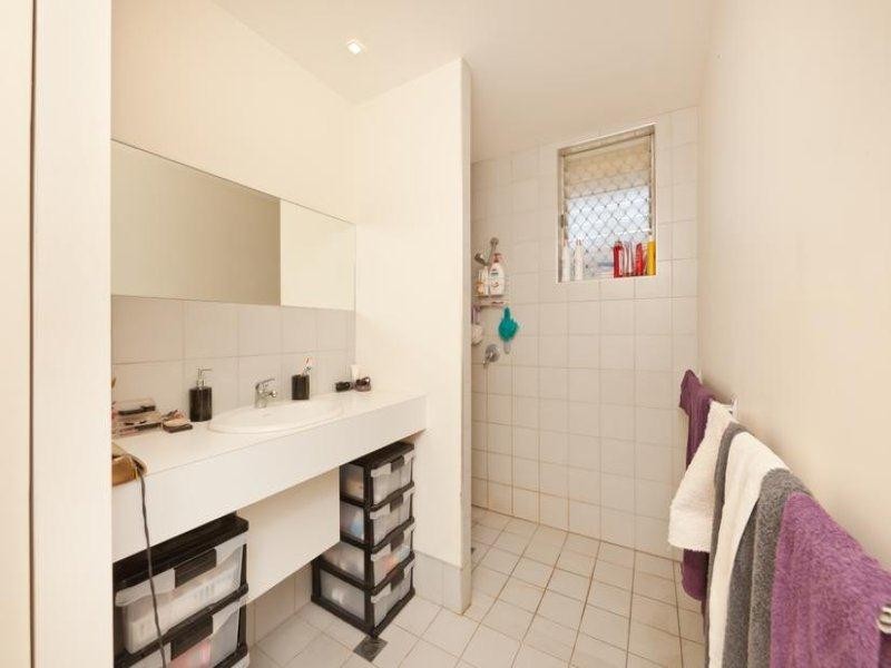 4 Holborow Close, Surfers Paradise QLD 4217