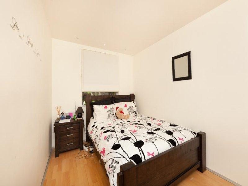 4 Holborow Close, Surfers Paradise QLD 4217