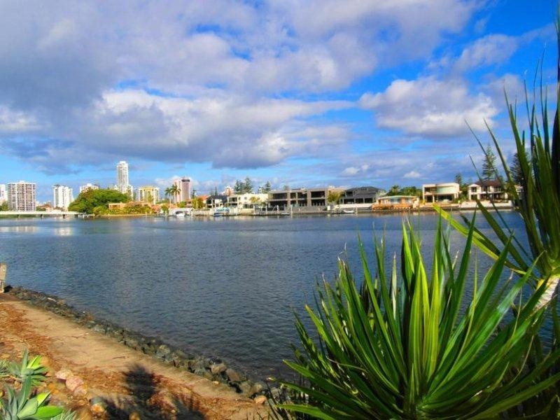 4 Holborow Close, Surfers Paradise QLD 4217