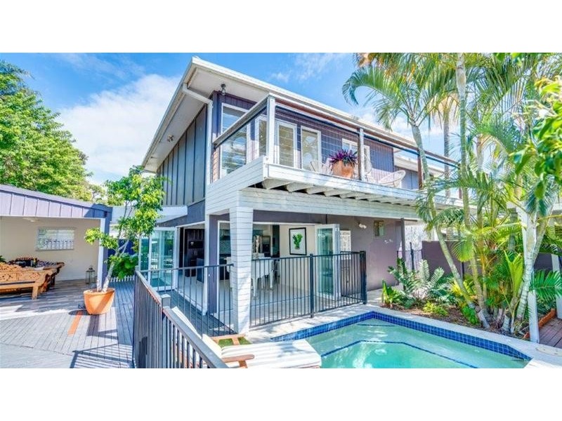 28 Deakin Avenue, Southport QLD 4215