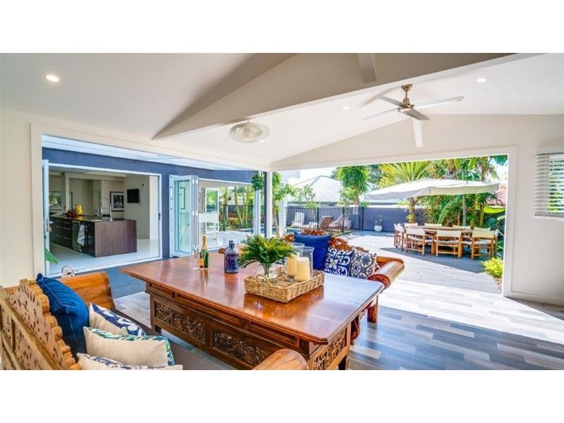 28 Deakin Avenue, Southport QLD 4215