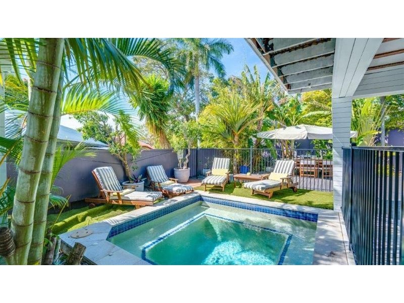 28 Deakin Avenue, Southport QLD 4215