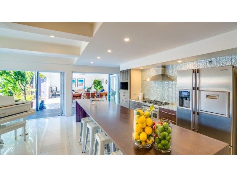 28 Deakin Avenue, Southport QLD 4215