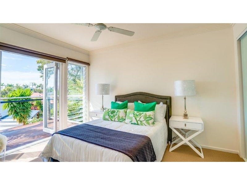 28 Deakin Avenue, Southport QLD 4215