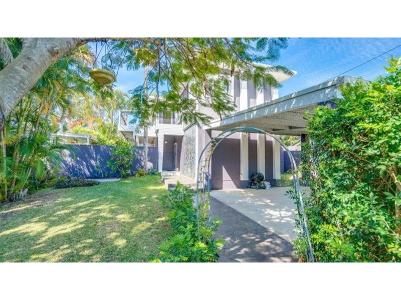 28 Deakin Avenue, Southport QLD 4215