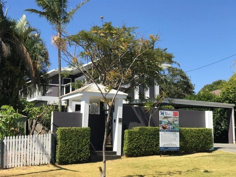 28 Deakin Avenue, Southport QLD 4215