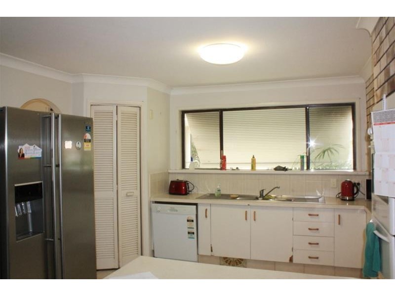 11 Claymore Crescent, Sorrento QLD 4217