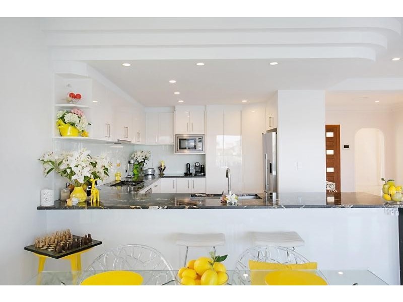 124 Amalfi Drive, Isle Of Capri QLD 4217