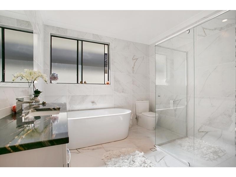 124 Amalfi Drive, Isle Of Capri QLD 4217