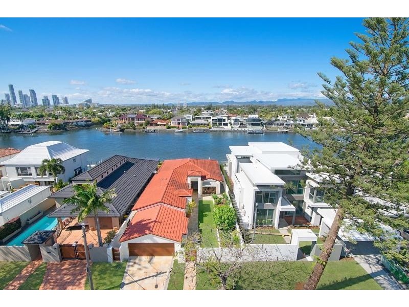 124 Amalfi Drive, Isle Of Capri QLD 4217