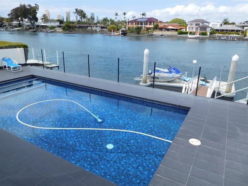 124 Amalfi Drive, Isle Of Capri QLD 4217