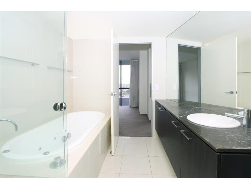 “Avalon” 4 Wahroonga Place, Surfers Paradise QLD 4217