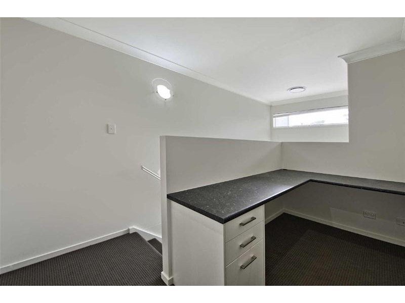 4/119 Eugaree Street, Southport QLD 4215