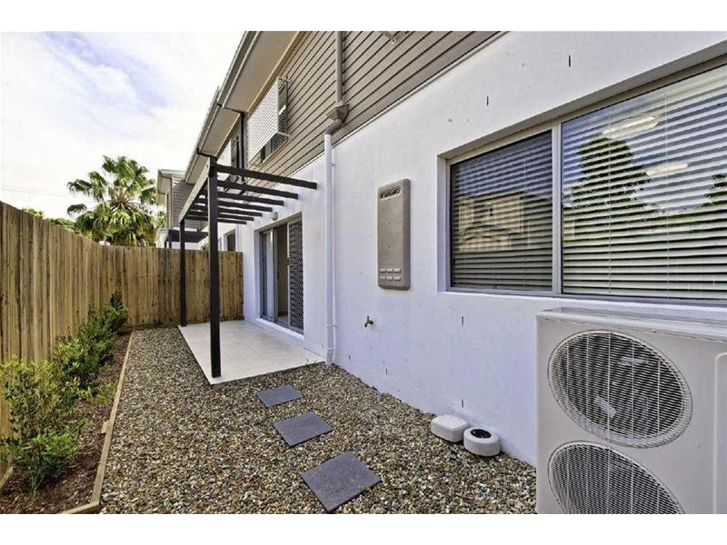 4/119 Eugaree Street, Southport QLD 4215