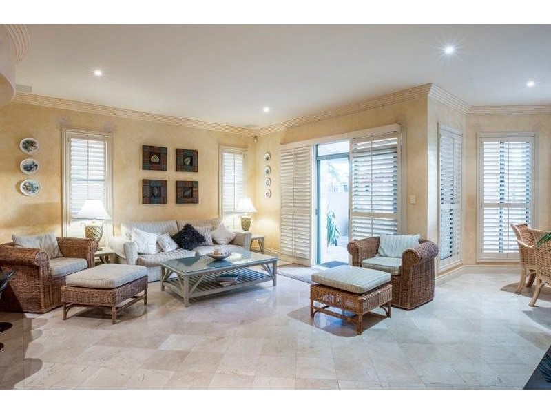 22 Buccaneer Court, Paradise Waters QLD 4217