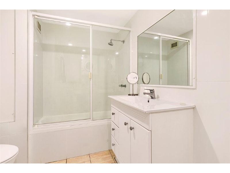 15D/1 Higman Street, Surfers Paradise QLD 4217