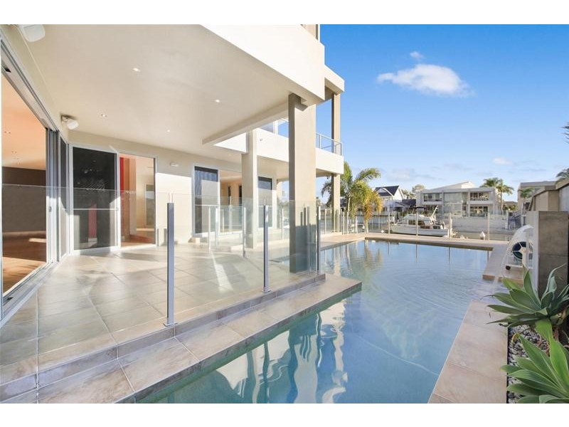 6 Seafarer Court, Paradise Waters QLD 4217