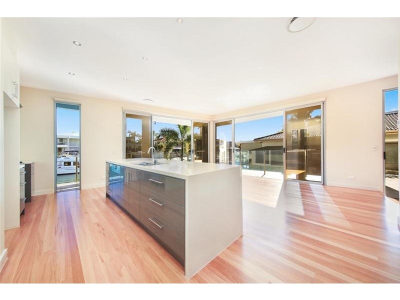 6 Seafarer Court, Paradise Waters QLD 4217