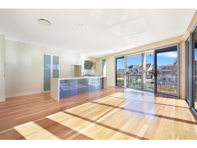 6 Seafarer Court, Paradise Waters QLD 4217