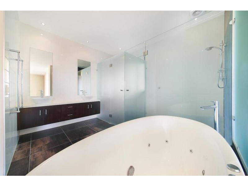 6 Seafarer Court, Paradise Waters QLD 4217